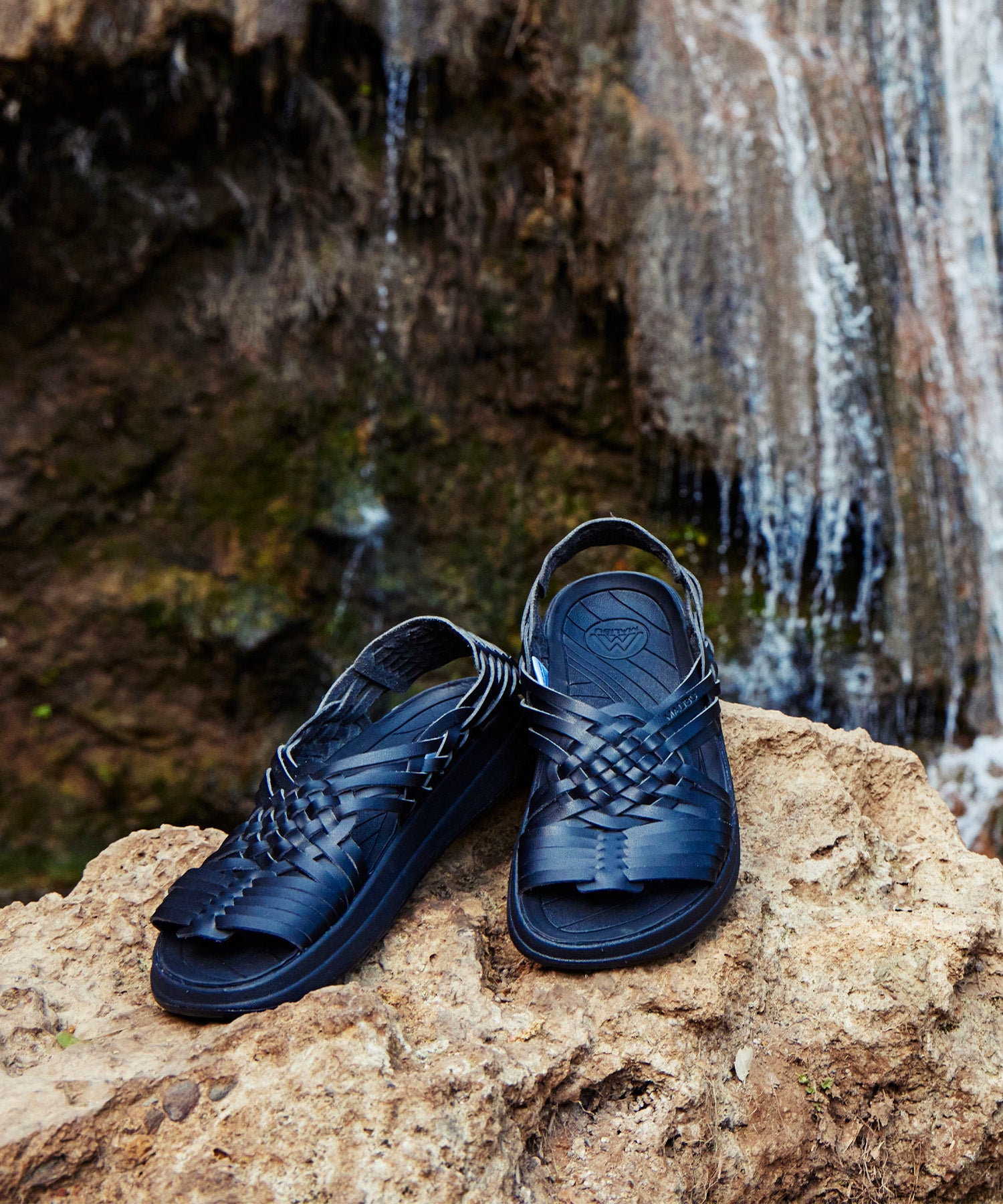 CANYON BLACK/BLACK – malibusandals.jp